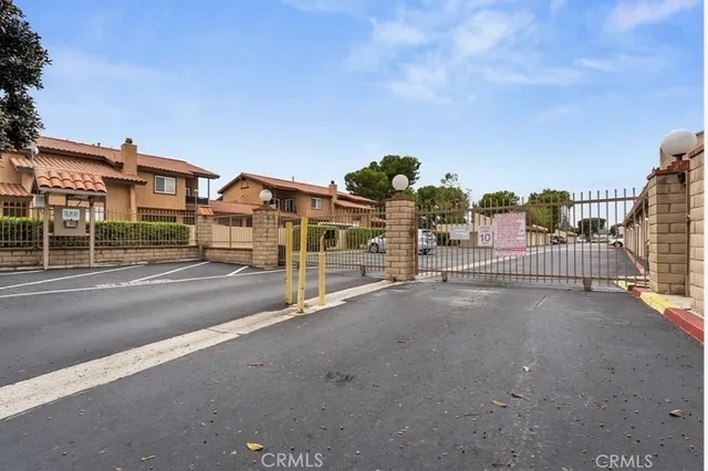 $519,500 | 4791 Lago Drive, Unit 200, Huntington Beach, CA 92649