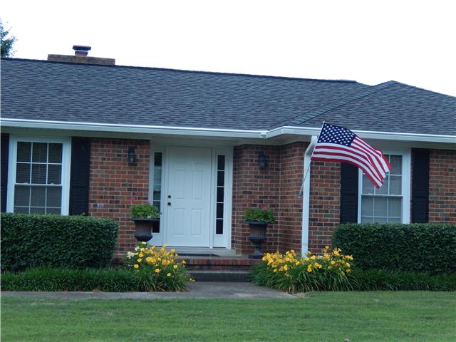 2807 Morgan Road Murfreesboro, TN 37129 - Photo 2 of 20 Beautiful Landscaping
