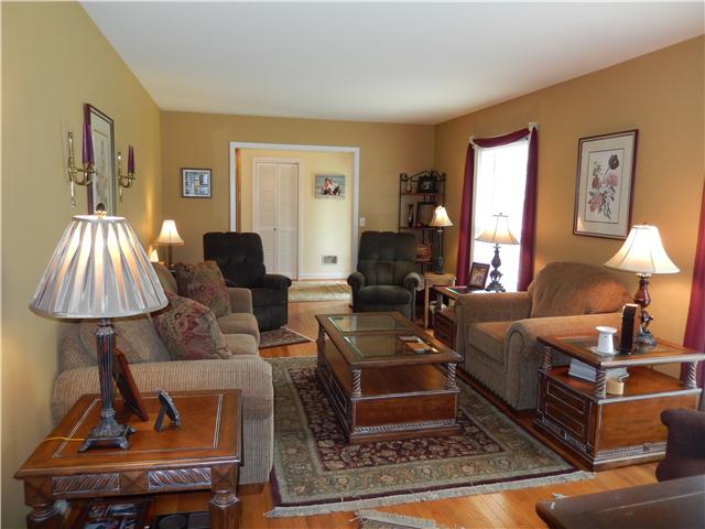 2807 Morgan Road Murfreesboro, TN 37129 - Photo 9 of 20 Nice Big Living Room