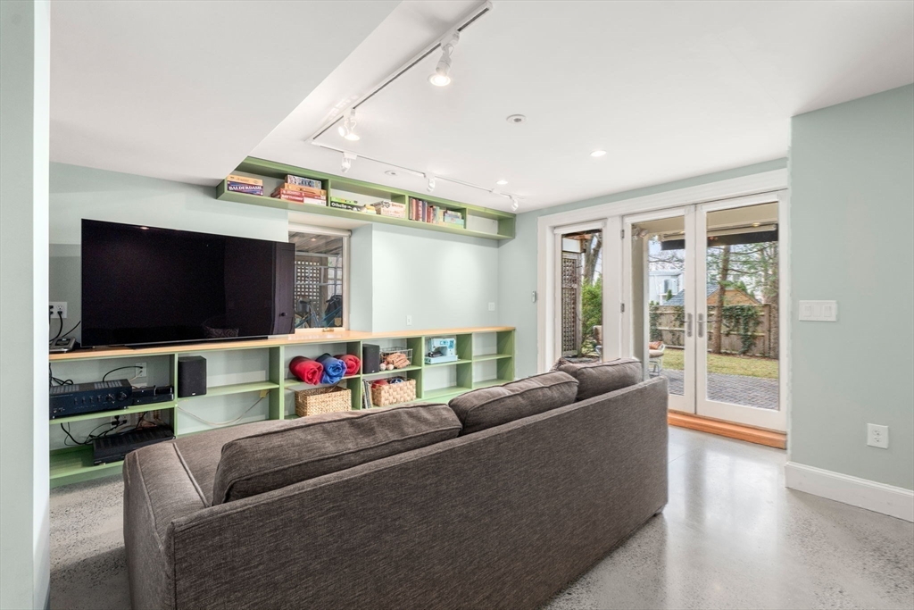 13 Bishop Street Boston, MA 02130 - Photo 24 of 33