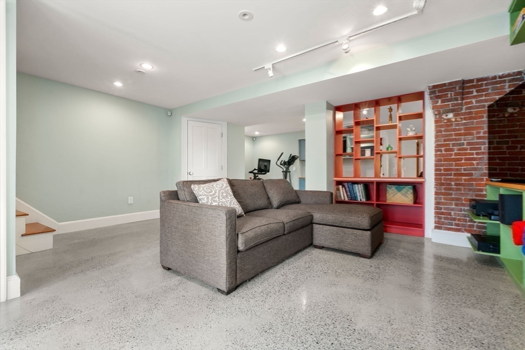 13 Bishop Street Boston, MA 02130 - Photo 25 of 33