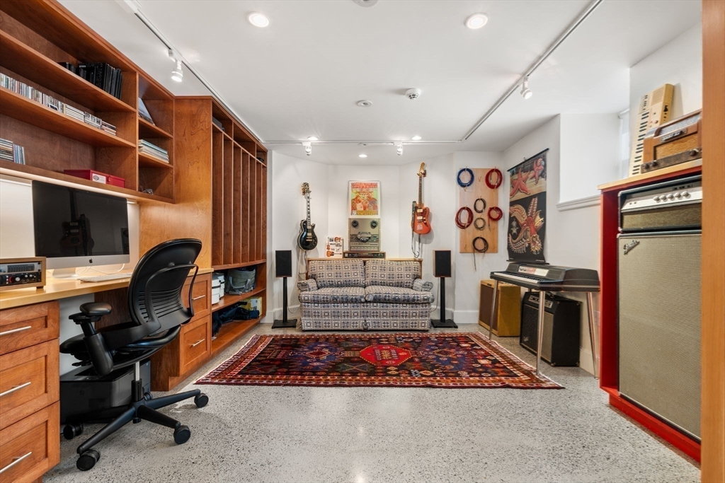 13 Bishop Street Boston, MA 02130 - Photo 29 of 33