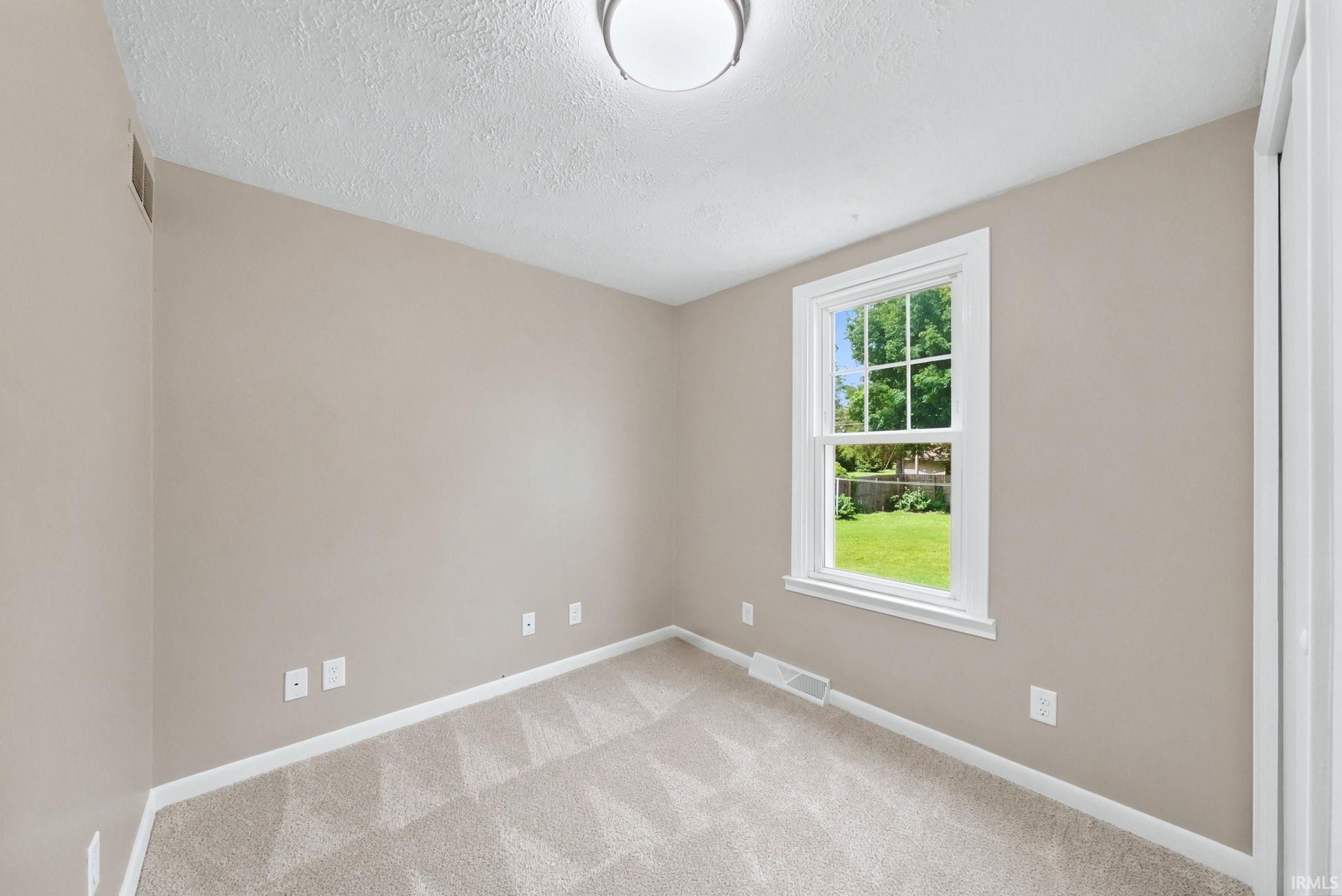 206 West Prairie Street Leesburg, IN 46538 - Photo 17 of 34