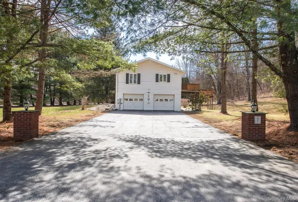 $619,000 | 7 Finnish Lane, LaGrangeville, NY 12540