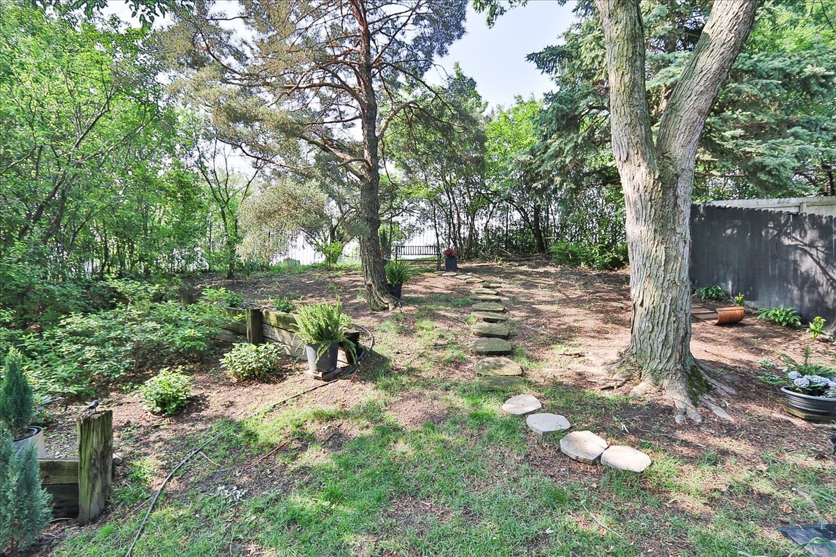 129 Regency Drive Lombard, IL 60148 - Photo 41 of 58 a view of yard