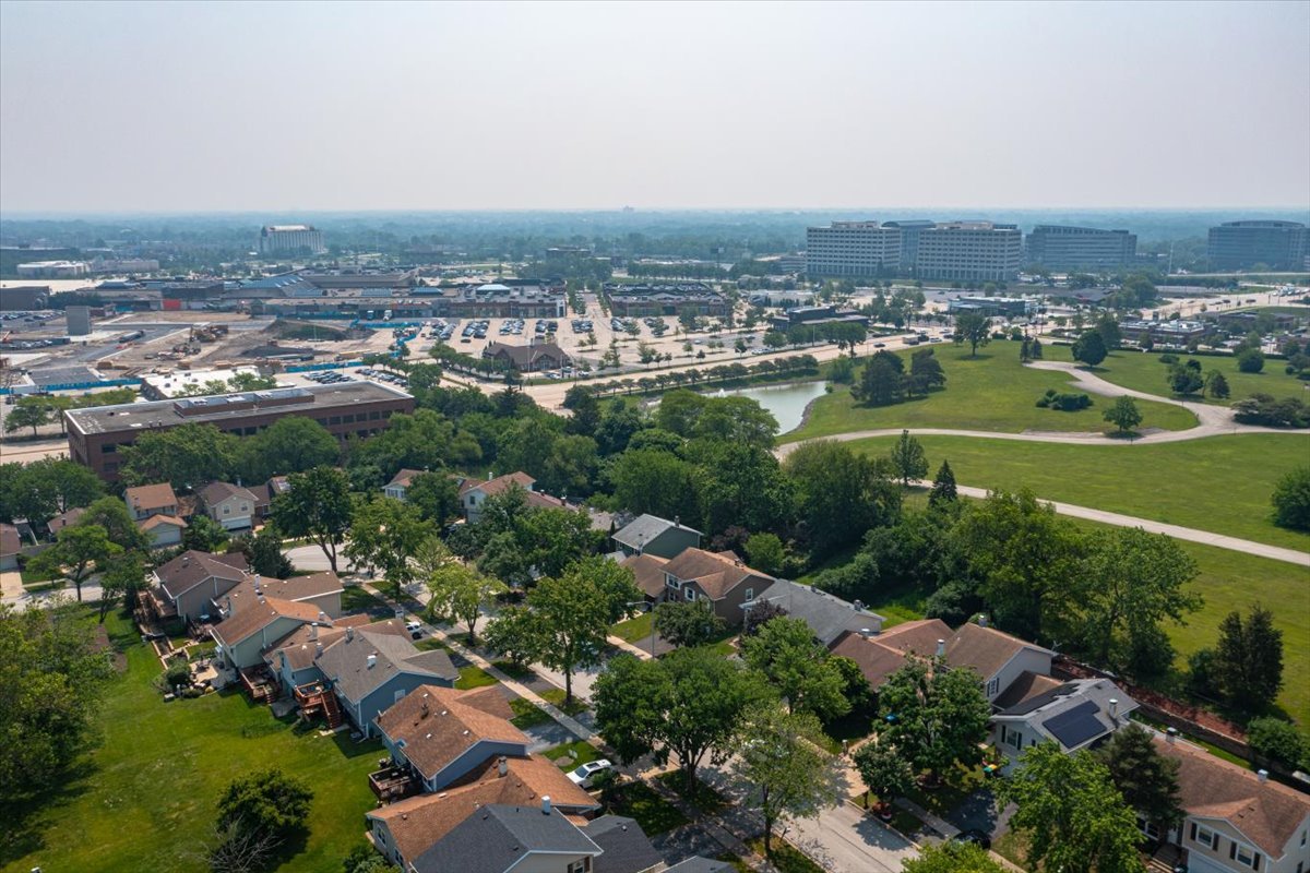 129 Regency Drive Lombard, IL 60148 - Photo 54 of 58 an aerial view of city and lake