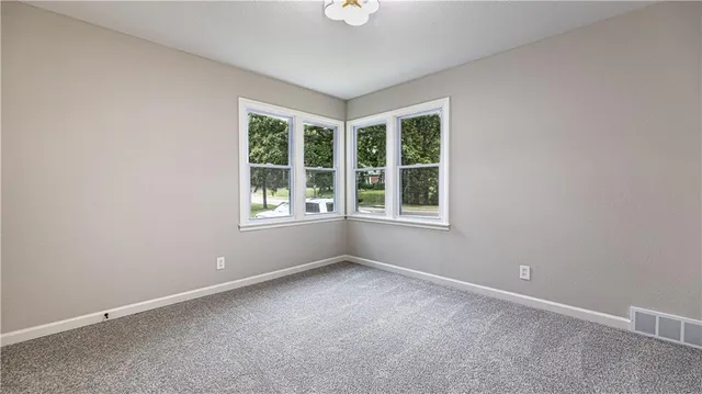 $354,000 | 17 Northwest Briarcliff Lane, Kansas City, MO 64116