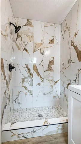 $354,000 | 17 Northwest Briarcliff Lane, Kansas City, MO 64116