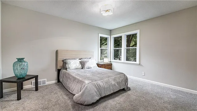 $354,000 | 17 Northwest Briarcliff Lane, Kansas City, MO 64116