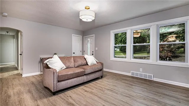 $354,000 | 17 Northwest Briarcliff Lane, Kansas City, MO 64116