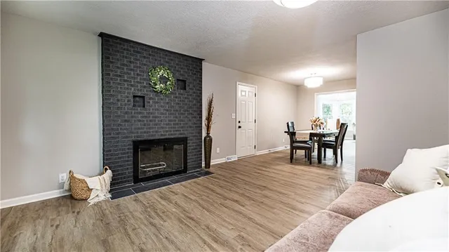 $354,000 | 17 Northwest Briarcliff Lane, Kansas City, MO 64116