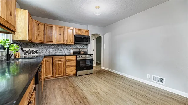 $354,000 | 17 Northwest Briarcliff Lane, Kansas City, MO 64116