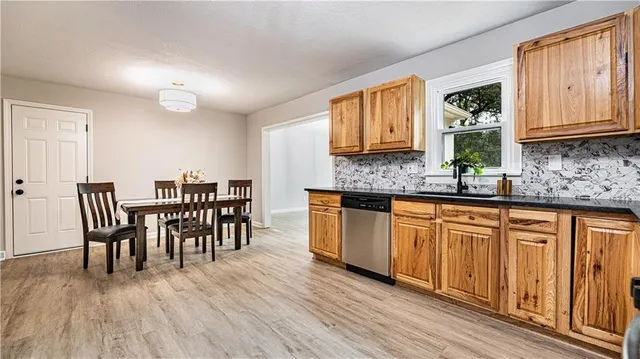 $354,000 | 17 Northwest Briarcliff Lane, Kansas City, MO 64116