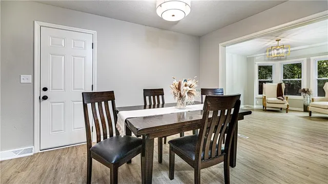 $354,000 | 17 Northwest Briarcliff Lane, Kansas City, MO 64116