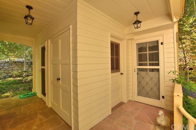 167 Cedar Circle Lake Arrowhead, CA 92352 - Photo 28 of 38 a view of a bathroom