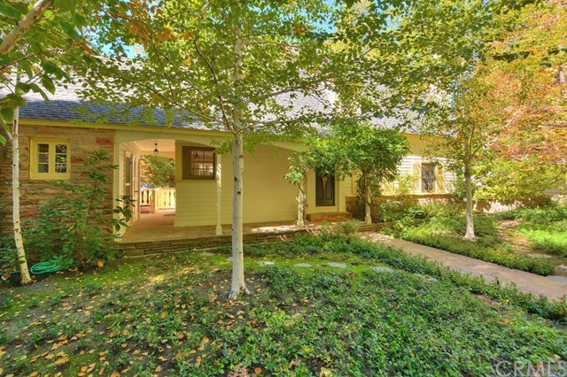 167 Cedar Circle Lake Arrowhead, CA 92352 - Photo 29 of 38 a backyard of a house with lots of green space