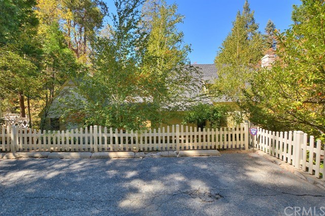 167 Cedar Circle Lake Arrowhead, CA 92352 - Photo 30 of 38 a view of a yard with wooden fence