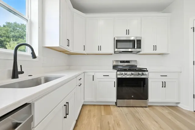 $659,900 | 8064 130th Avenue, Bristol, WI 53104