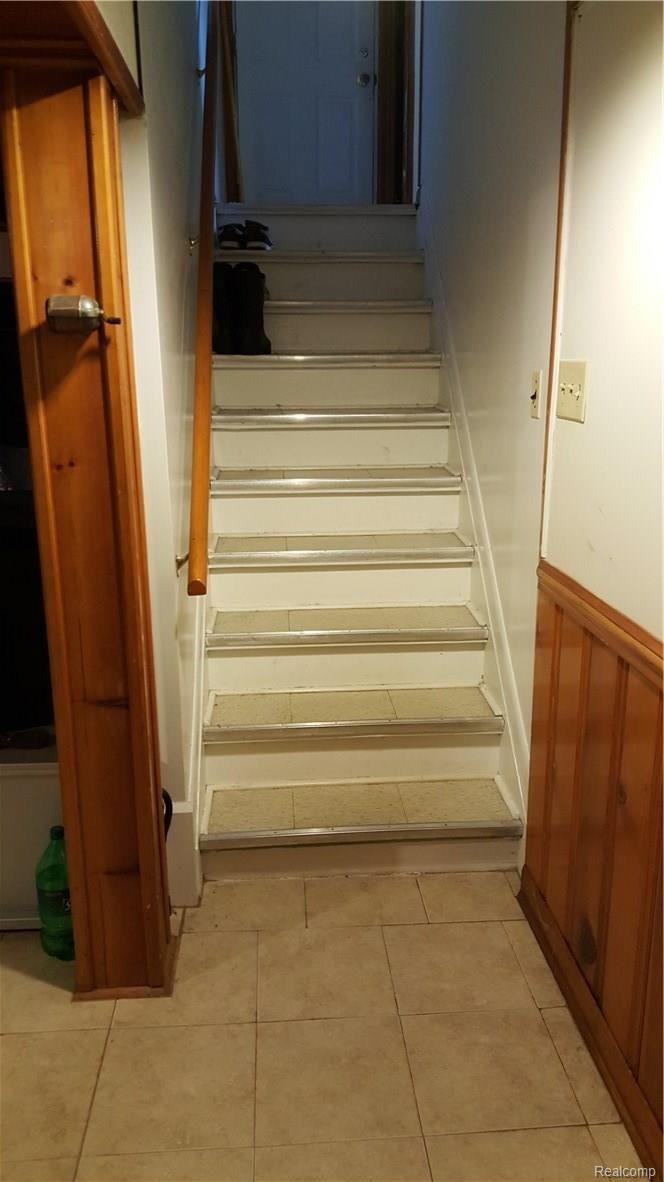 24574 Ridgecroft Avenue Eastpointe, MI 48021 - Photo 11 of 16 Basement stairs