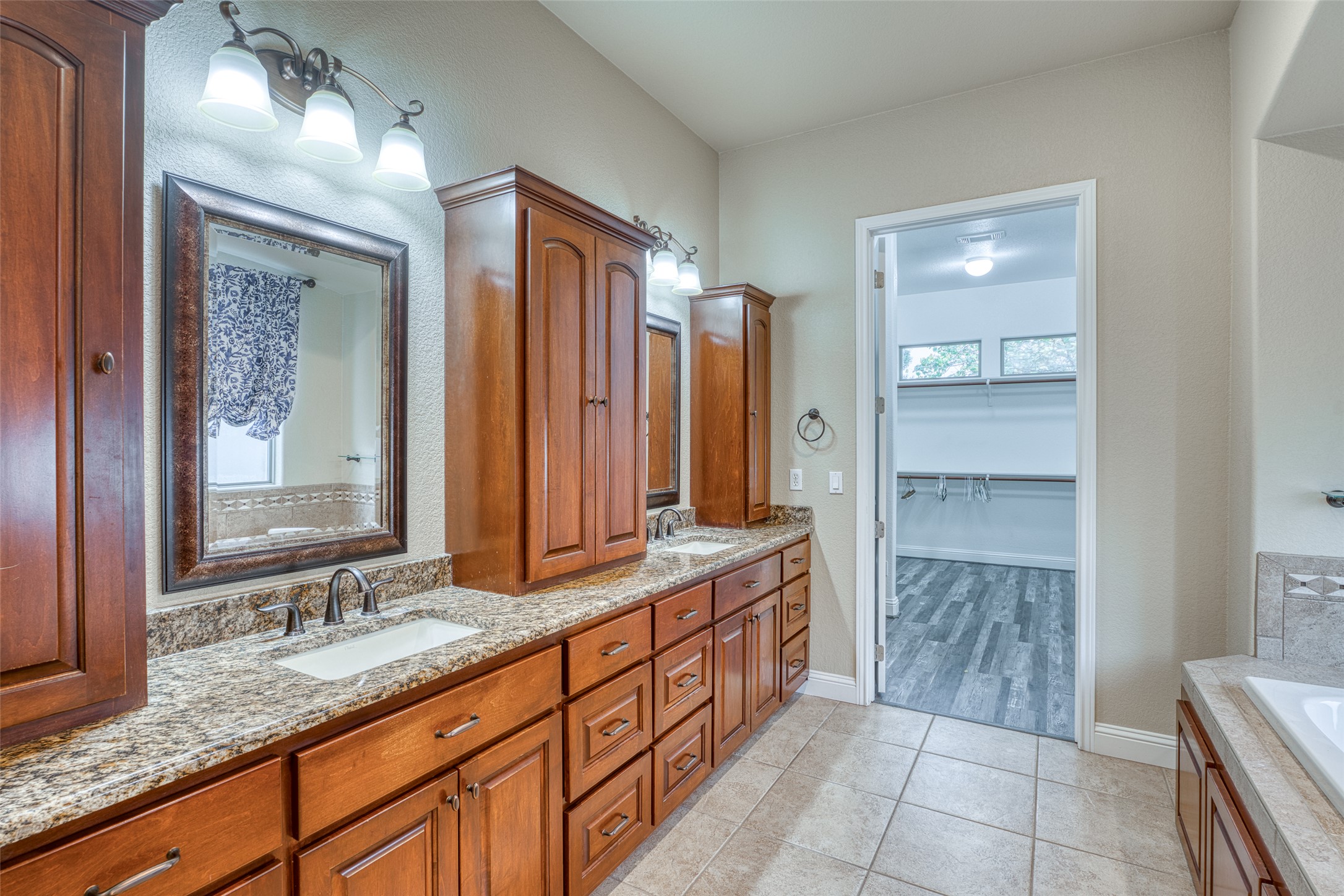 114 Preston Trail Meadowlakes, TX 78654 - Photo 12 of 23 a bathroom with double vanity sinks and a shower