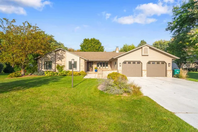 $574,900 | 3556 West Grand Meadows Drive, Appleton, WI 54914