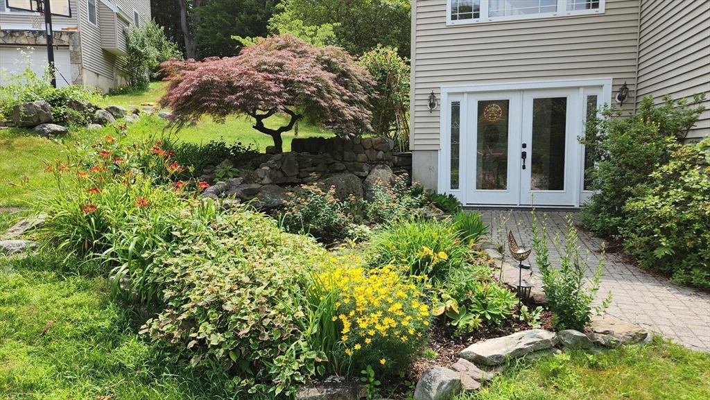 7 Tree Top Way Methuen, MA 01844 - Photo 28 of 35
