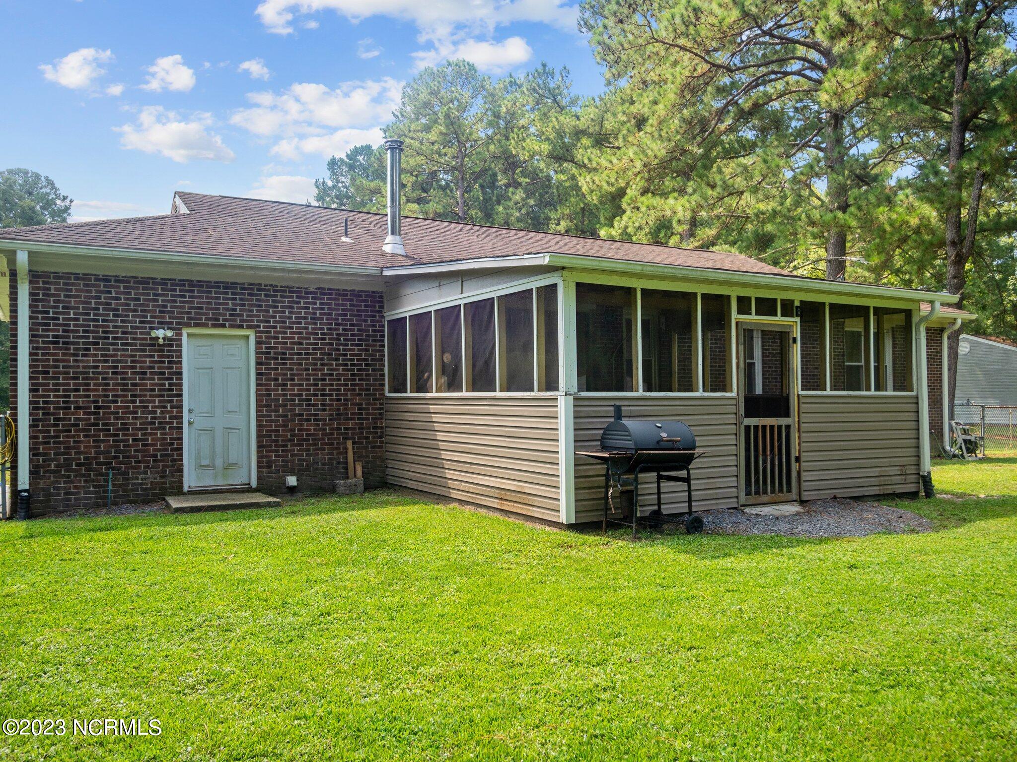211 Country Road Jacksonville, NC 28546 - Photo 7 of 49 7-web-or-mls-07