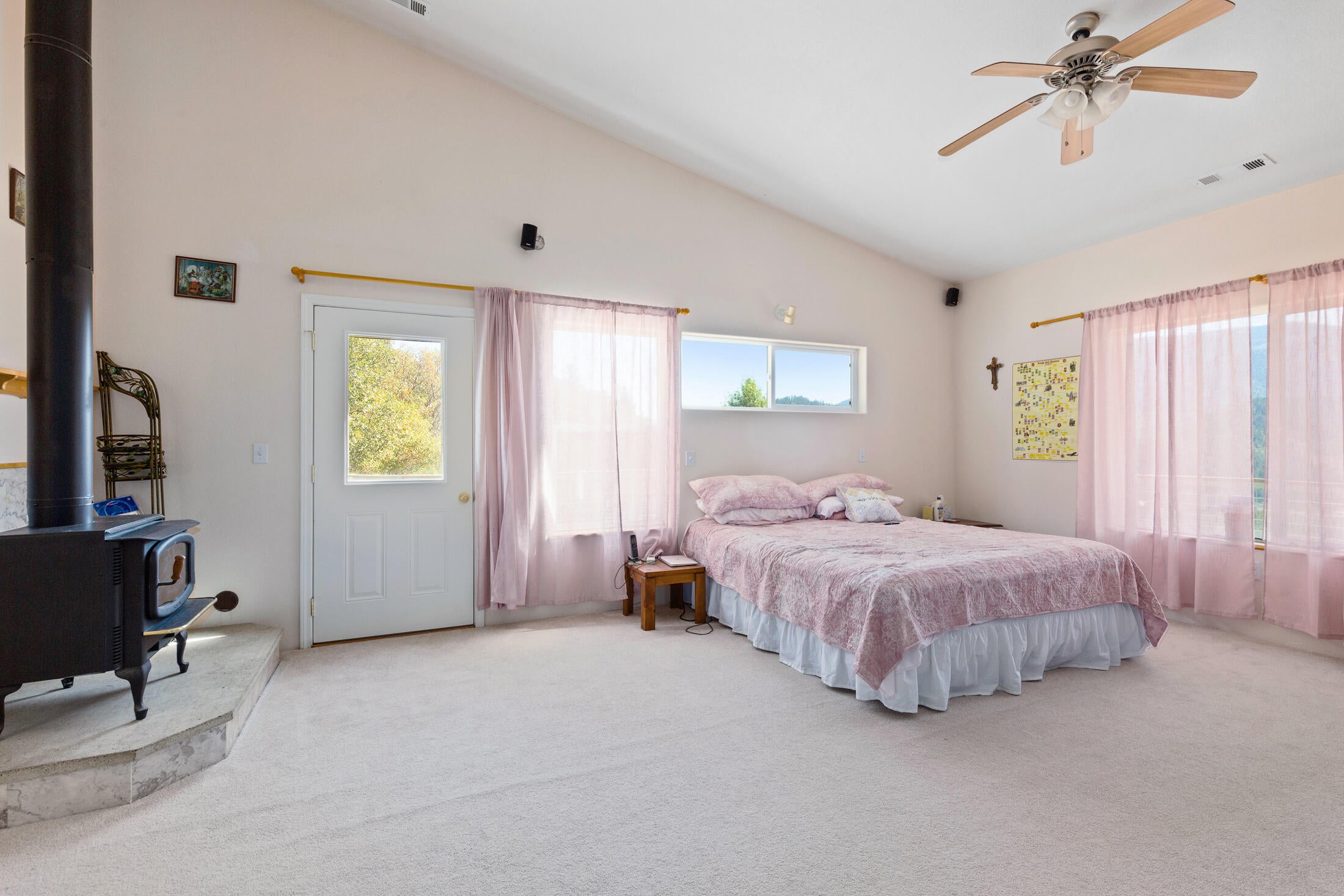 7312 North Applegate Road Grants Pass, OR 97527 - Photo 21 of 81 125A5667