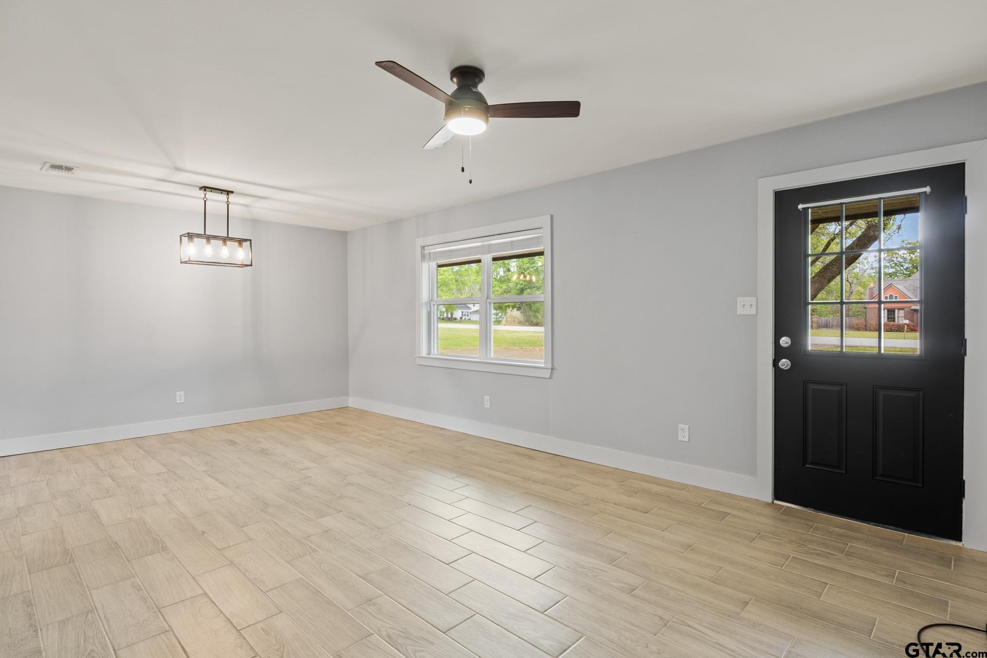 802 Quitman Street Pittsburg, TX 75686 - Photo 5 of 24 a view of an empty room with a window