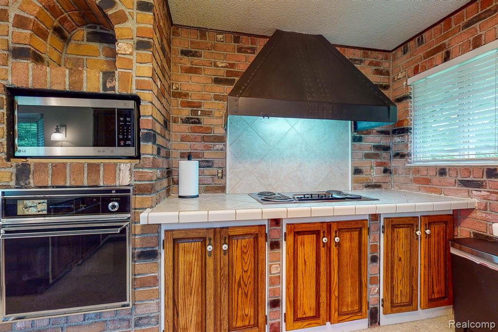 12460 White Lake Road Fenton, MI 48430 - Photo 15 of 55