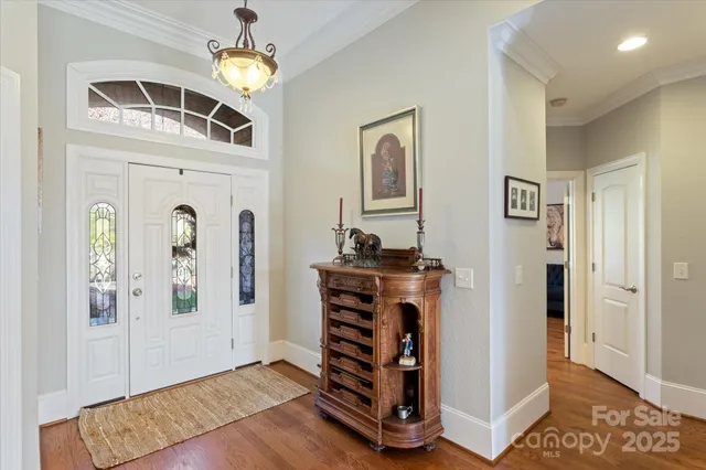 a view of livingroom with furniture