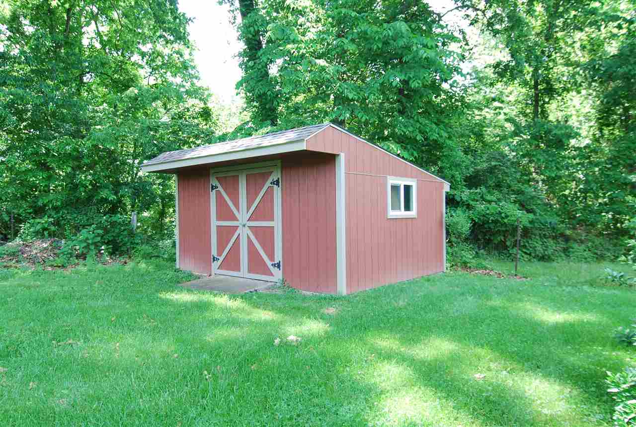804 Cattle Scales Road Waynesboro, VA 22980 - Photo 8 of 33 a view of backyard of house with green space