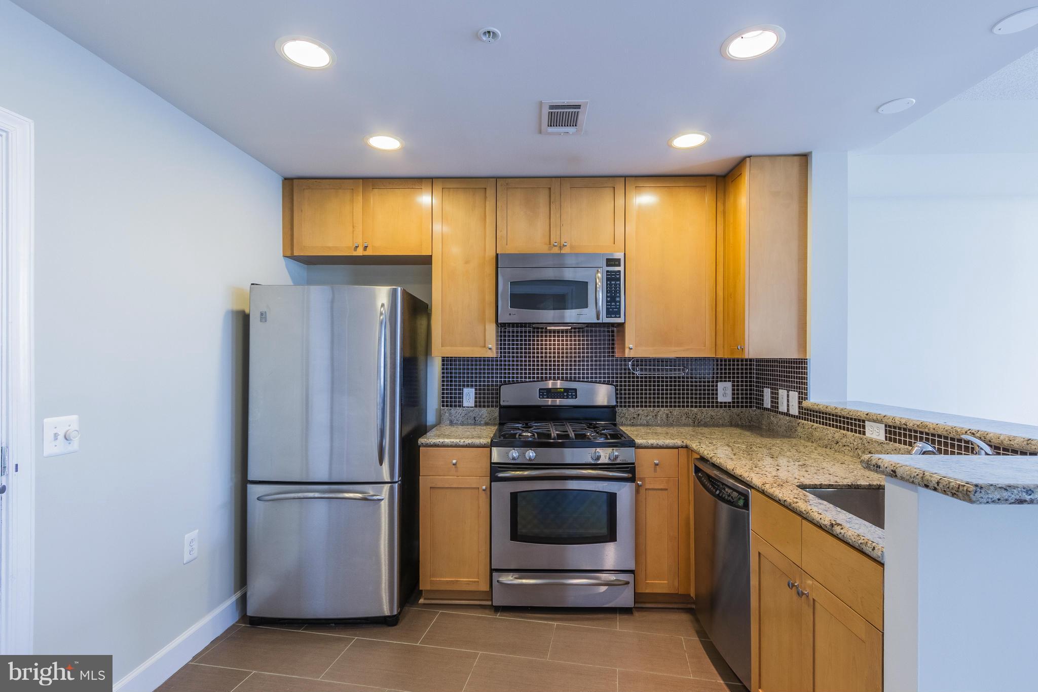 3650 South Glebe Road, Unit 370 Arlington, VA 22202 - Photo 7 of 30 Kitchen