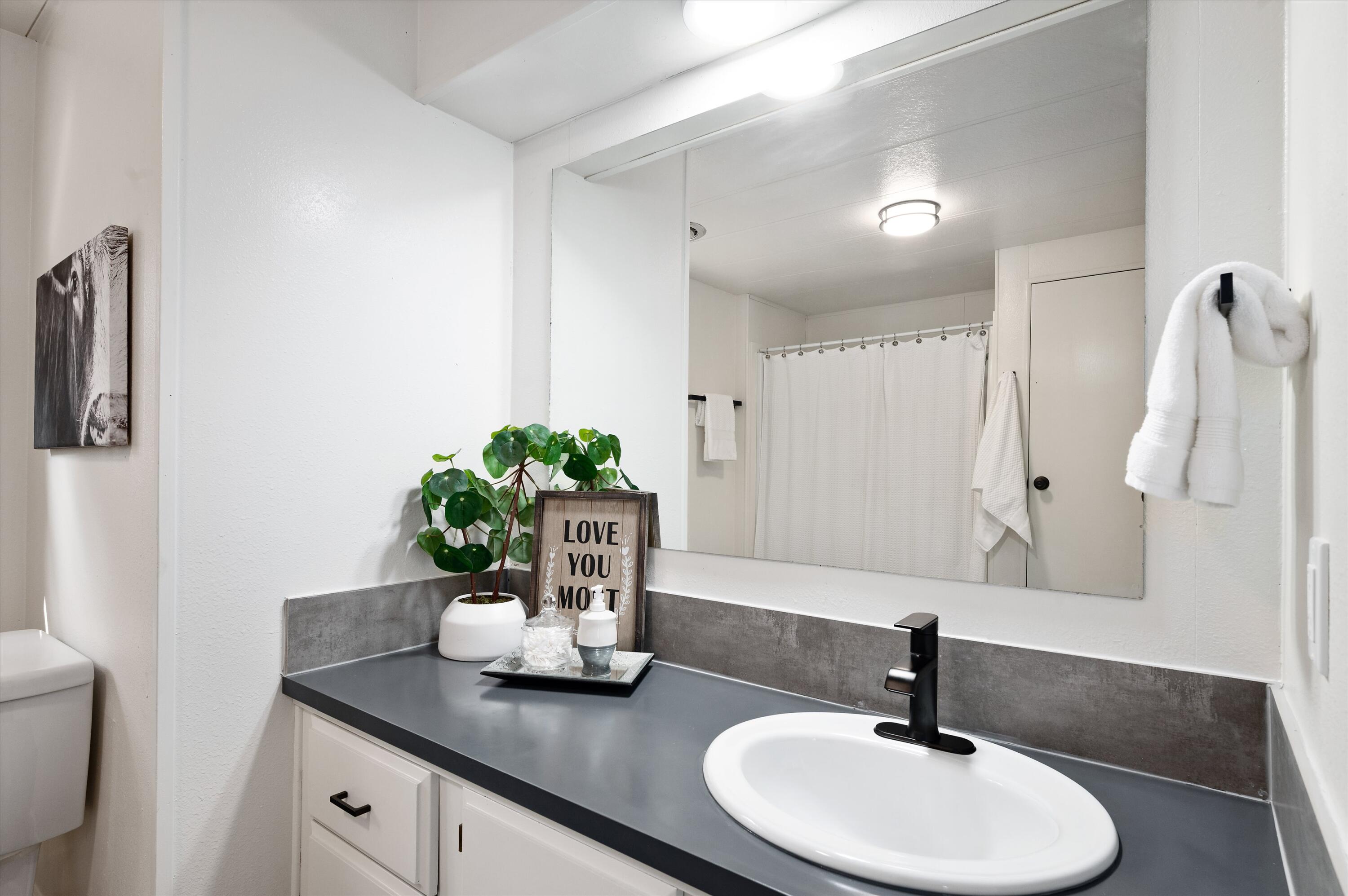 16654 Sprague Loop La Pine, OR 97739 - Photo 20 of 41 Primary Bathroom