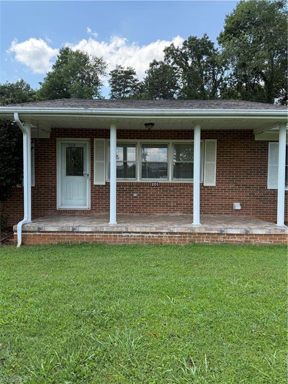 201 Sexton Road Mount Airy, NC 27030 - Photo 4 of 29 Gallery Image 4