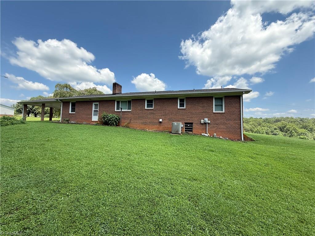 201 Sexton Road Mount Airy, NC 27030 - Photo 5 of 29 Gallery Image 5