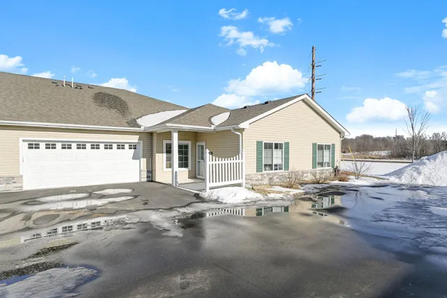 $377,000 | 158 Kings Pointe Drive, Delano, MN 55328