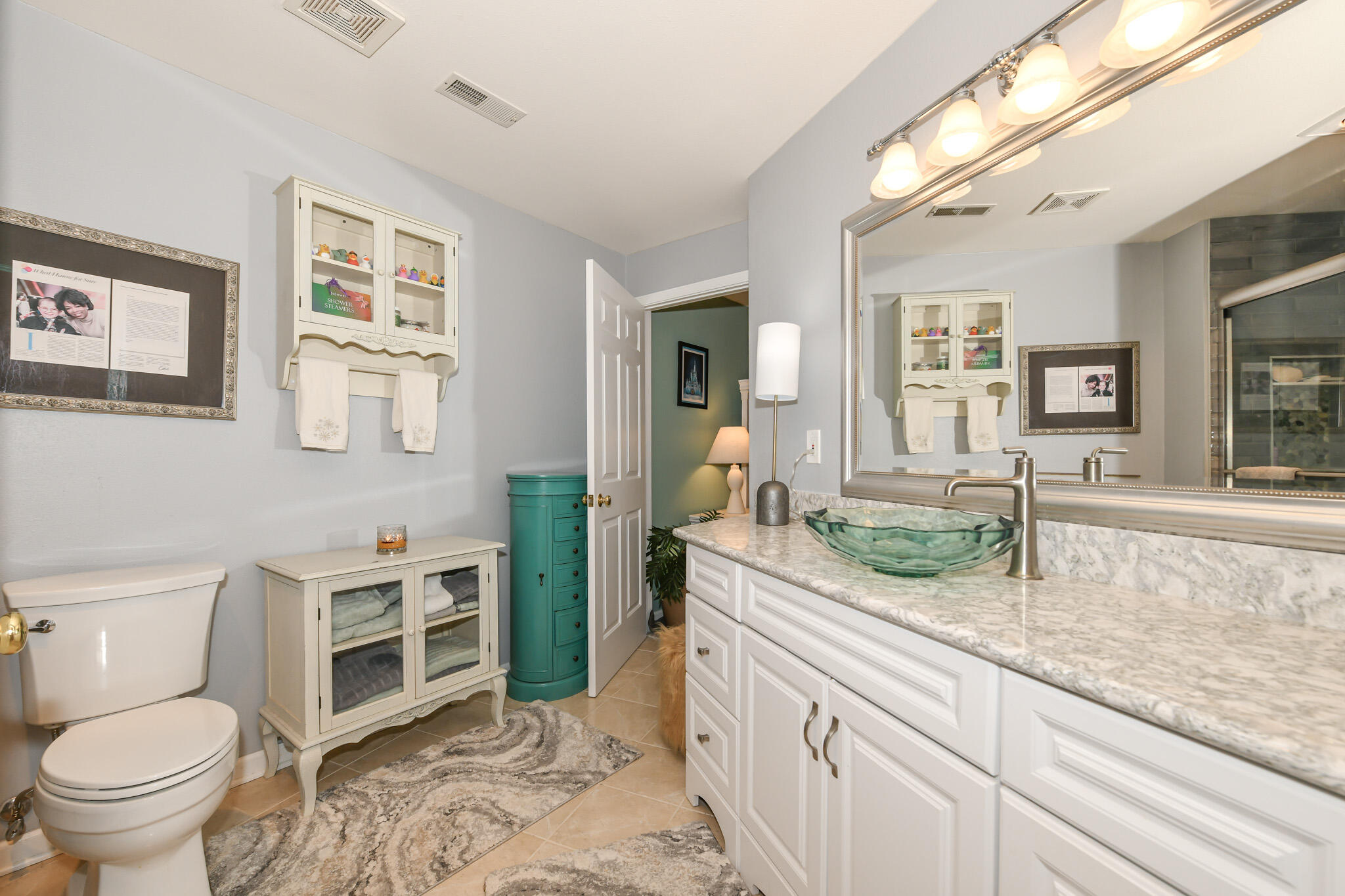 2237 Landings Lane Delavan, WI 53115 - Photo 16 of 41 Owners Bath