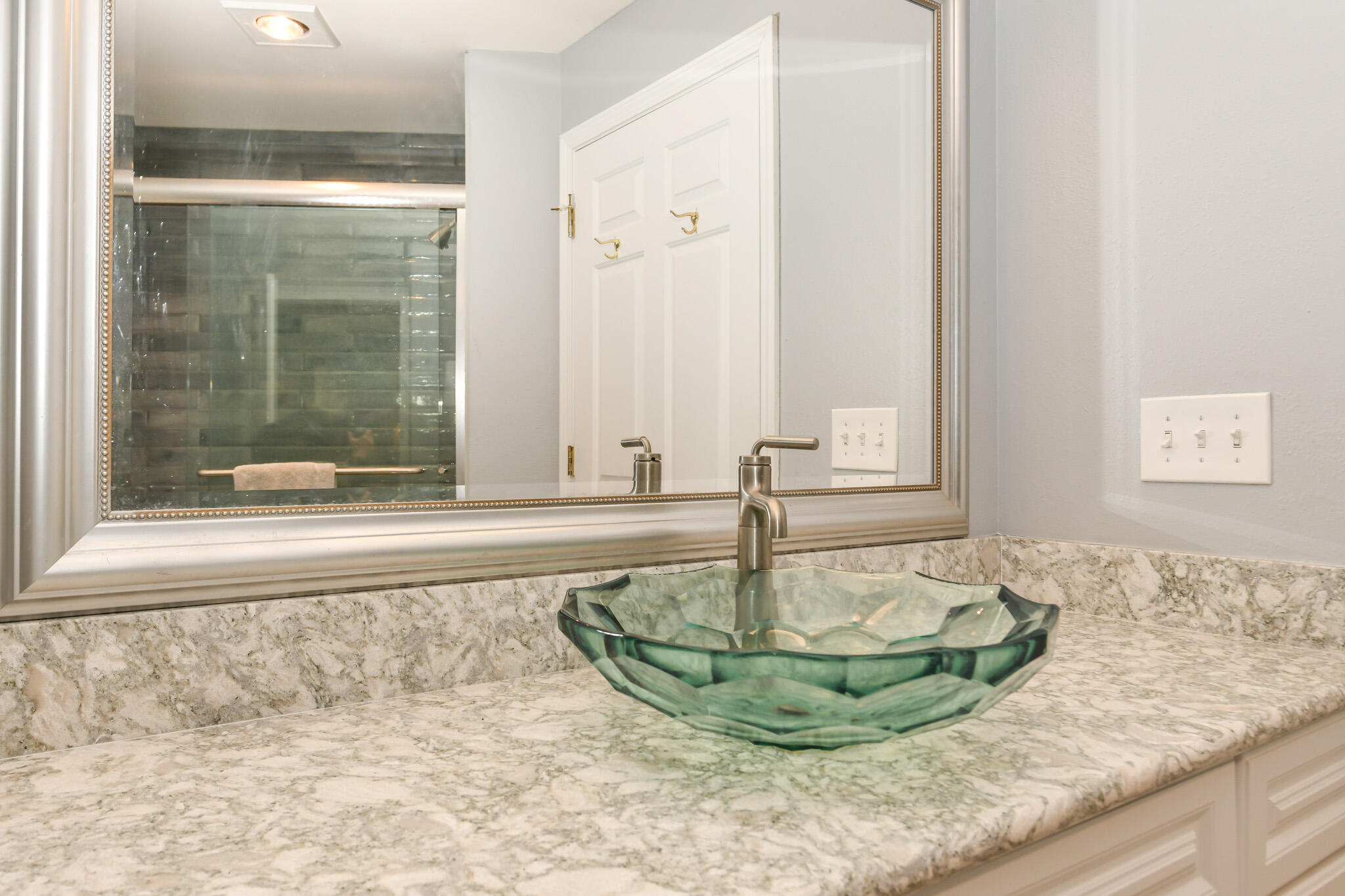 2237 Landings Lane Delavan, WI 53115 - Photo 19 of 41 Owners Bath