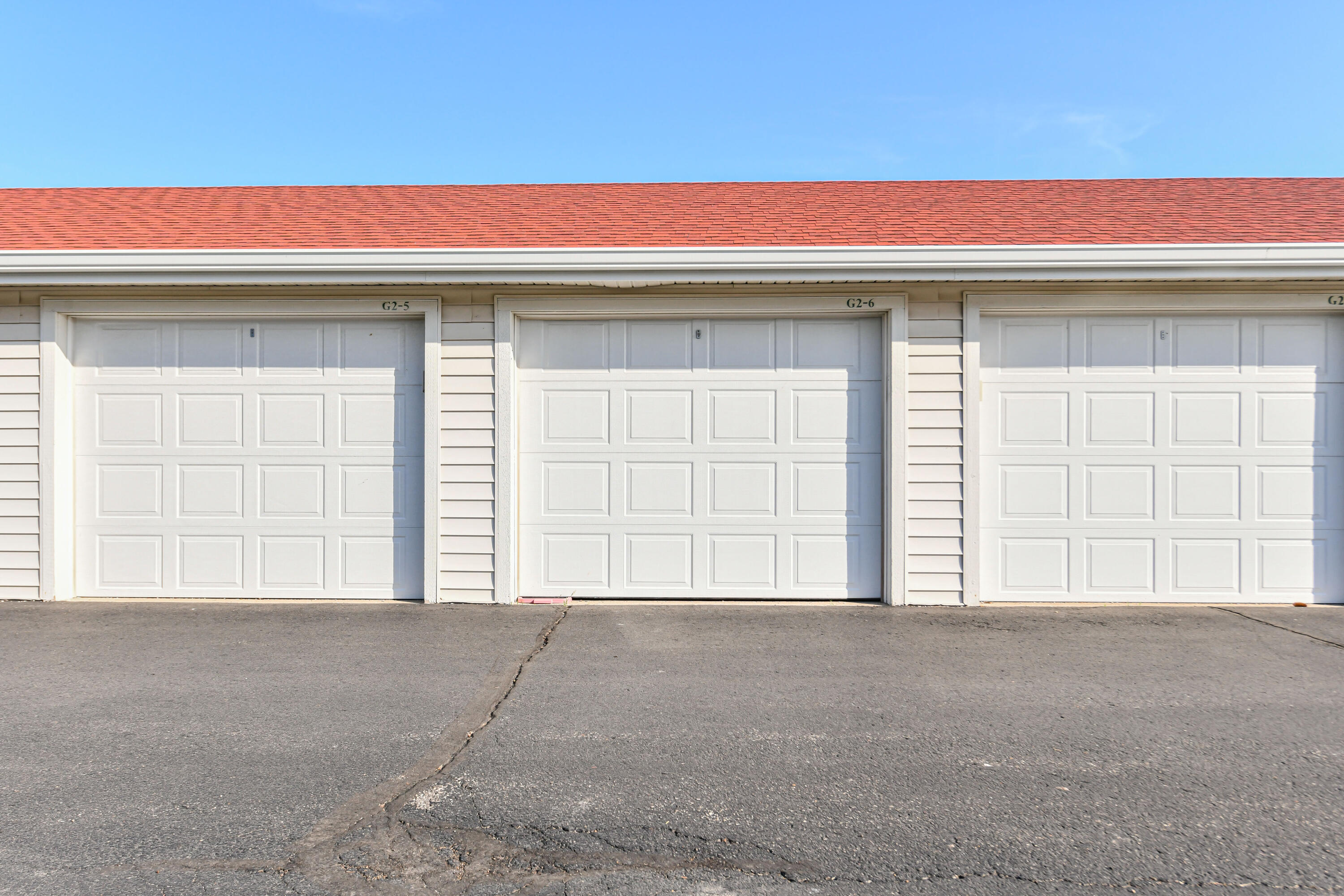 2237 Landings Lane Delavan, WI 53115 - Photo 23 of 41 Garage