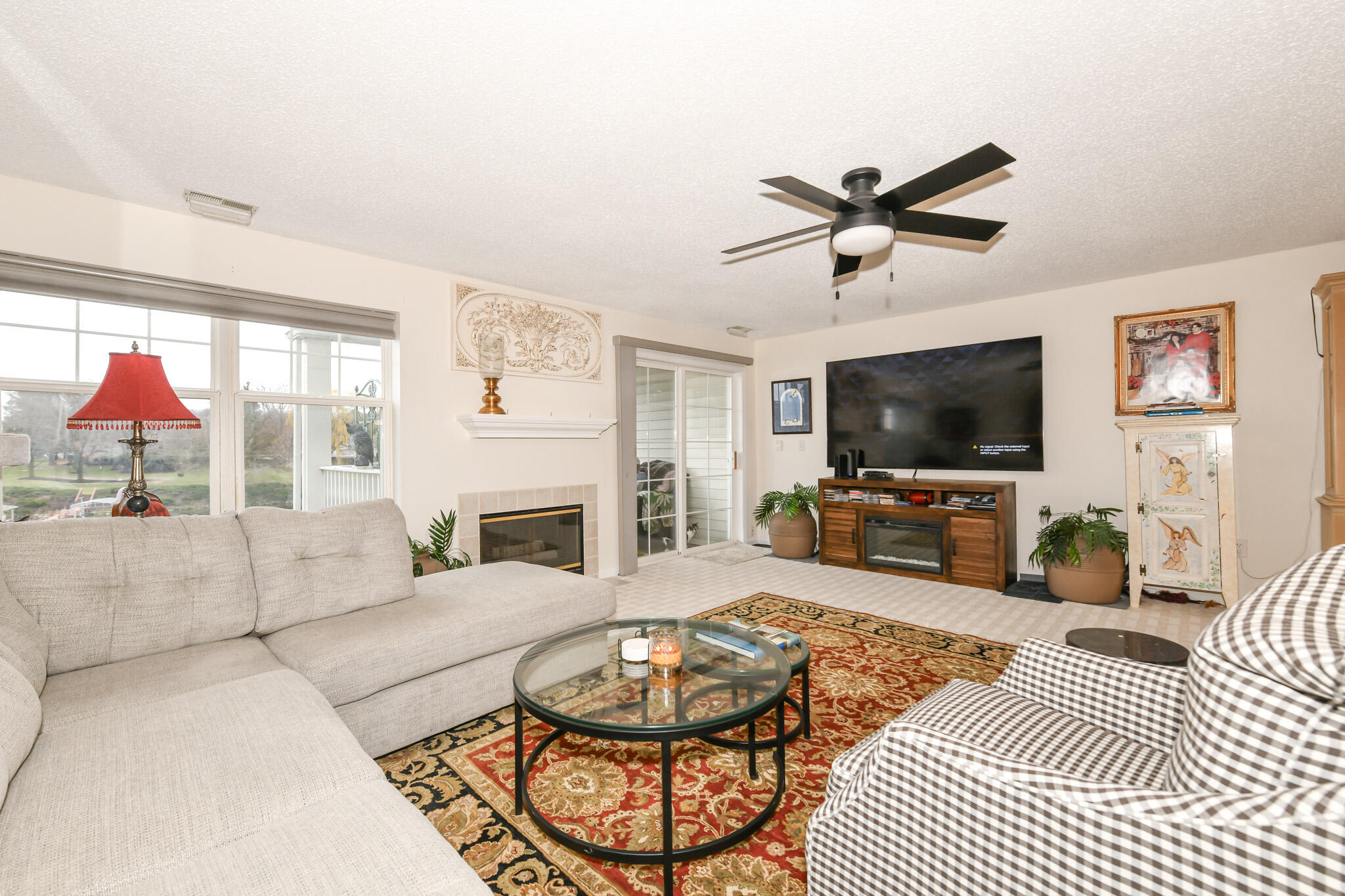 2237 Landings Lane Delavan, WI 53115 - Photo 4 of 41 Living Room
