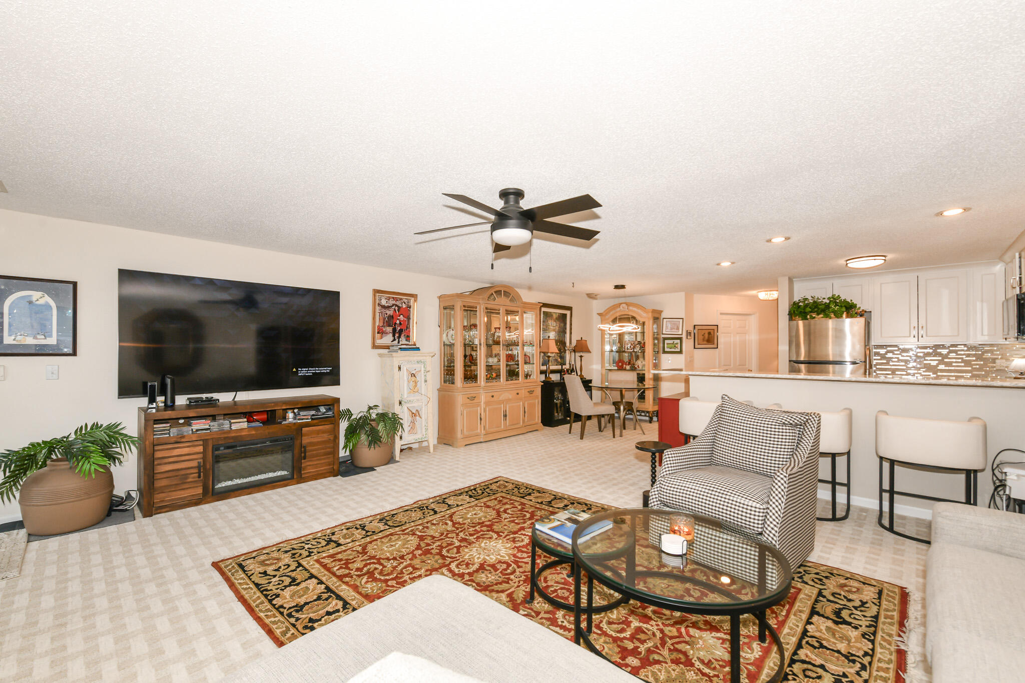 2237 Landings Lane Delavan, WI 53115 - Photo 5 of 41 Living Room