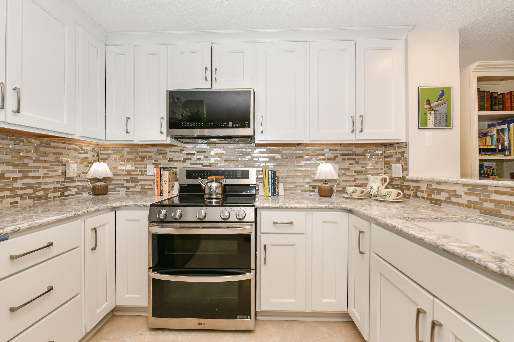 2237 Landings Lane Delavan, WI 53115 - Photo 10 of 41 Kitchen