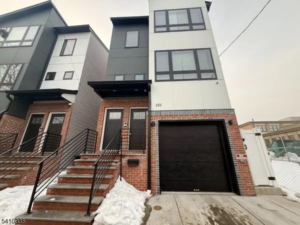$3,000 | 101 South 8th Street, Newark, NJ 07107