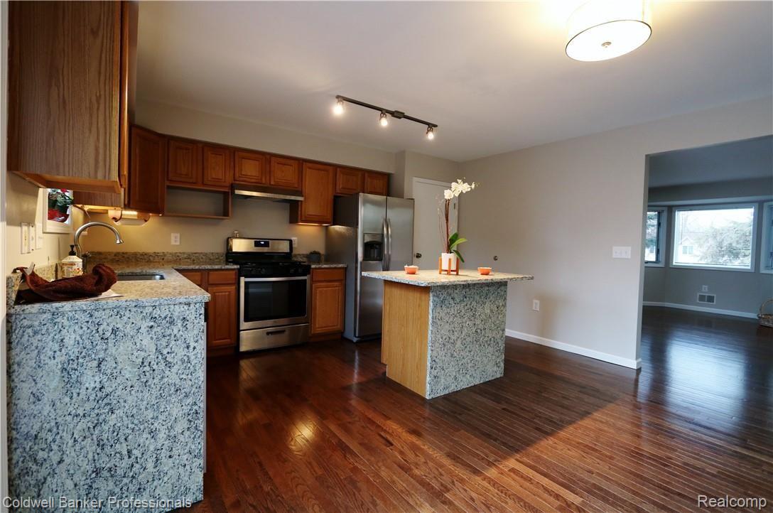 3664 Dearborn Avenue Rochester, MI 48309 - Photo 5 of 15 IMG_0198.JPG