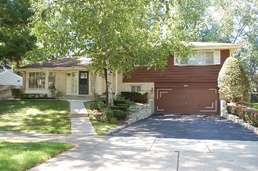 1934 Smith Road Northbrook, IL 60062 - Photo 1 of 12
