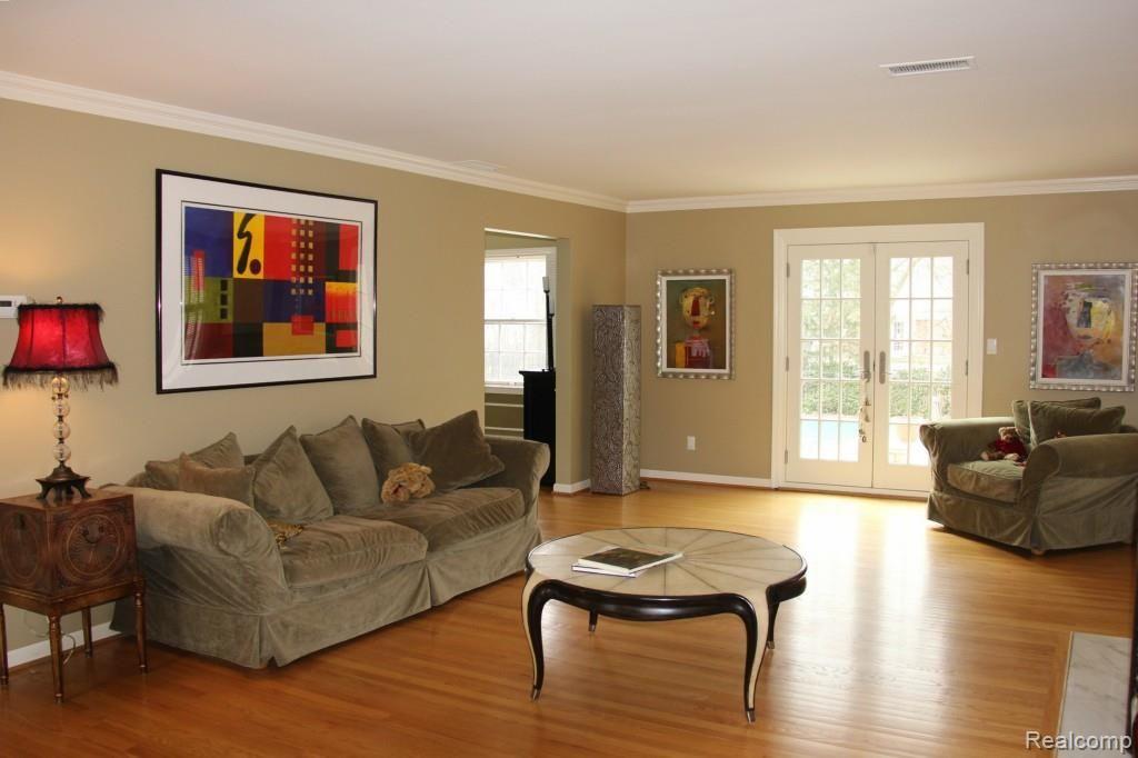 543 Overbrook Road Bloomfield Hills, MI 48302 - Photo 3 of 11 Living Room