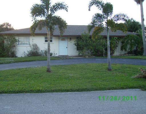 32 Cleveland Road Lake Worth, FL 33467 - Photo 1 of 8 Primary Photo