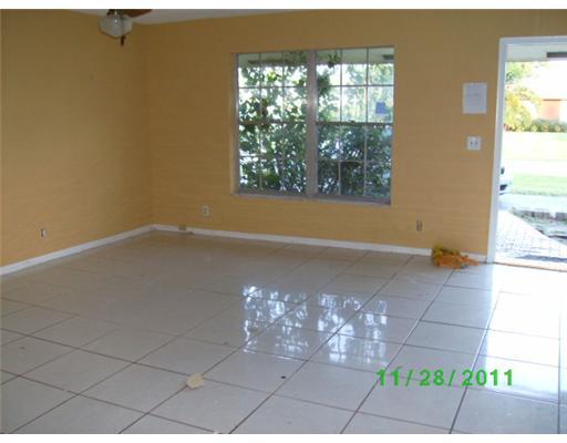 32 Cleveland Road Lake Worth, FL 33467 - Photo 2 of 8 Additional Photo