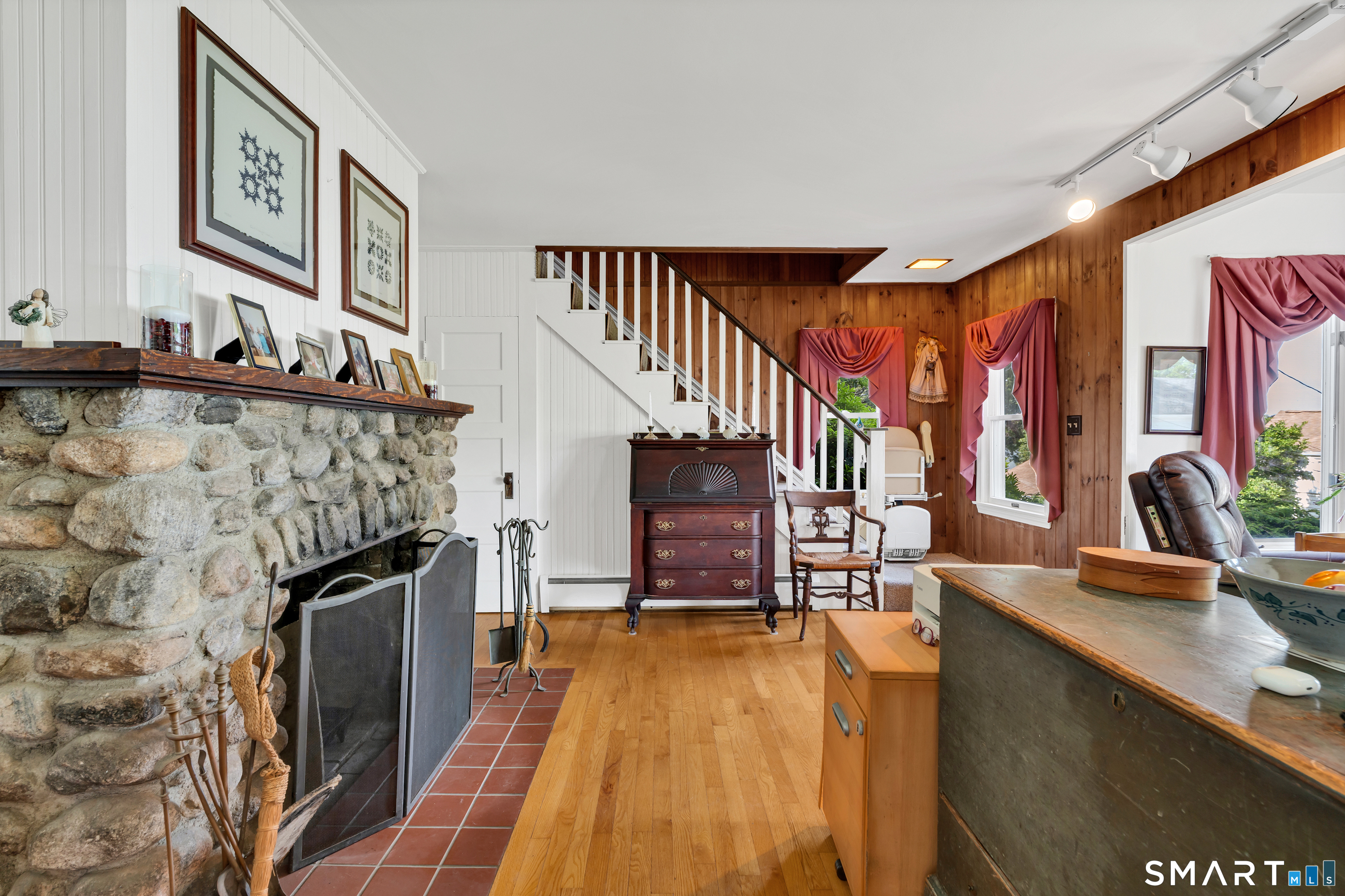 16 Ledge Road East Lyme, CT 06357 - Photo 9 of 34